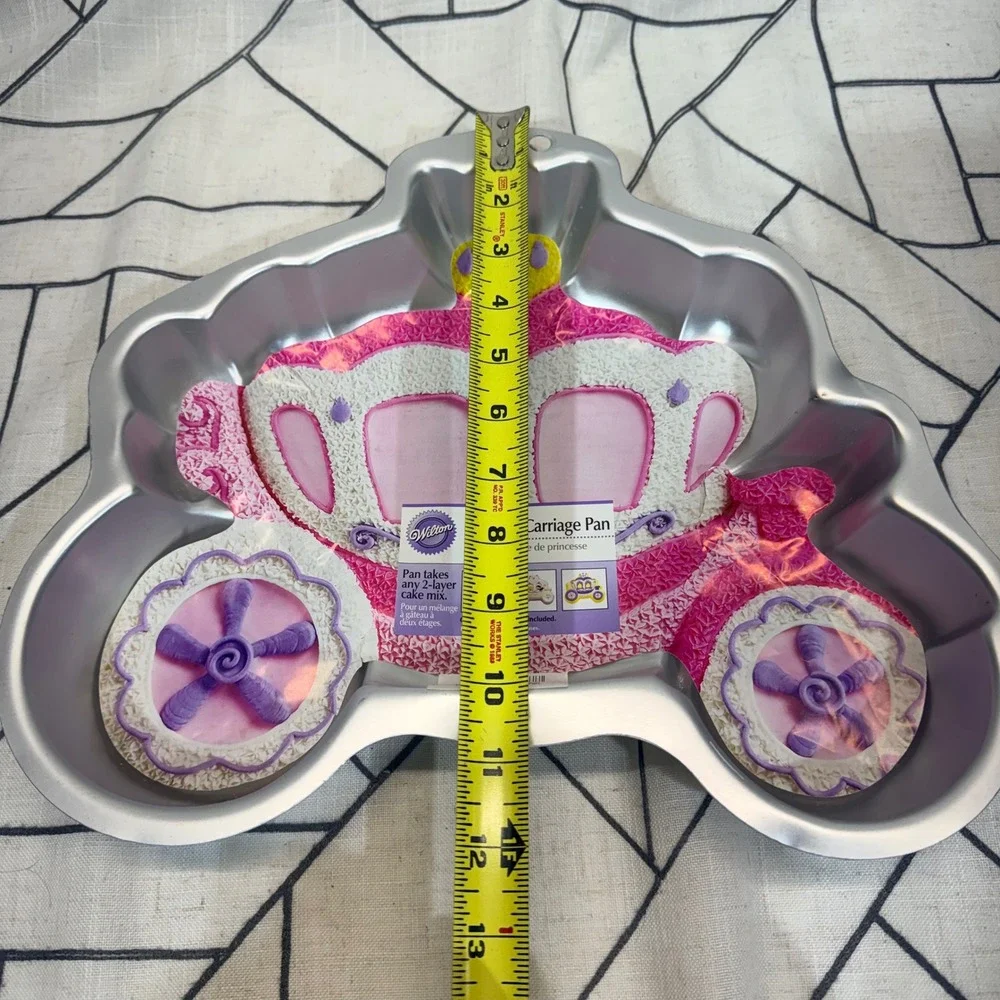 Wilton Princess Carriage Pan OS Silver Aluminum Shaped Cake Mold 2105-0250